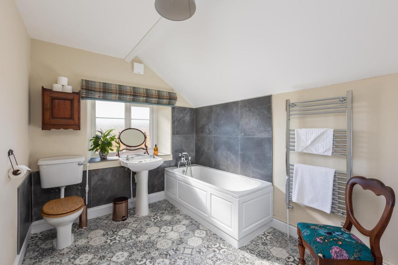 Luxury Farmhouse With Stunning Views And Hot Tub Ebberston Eksteriør bilde
